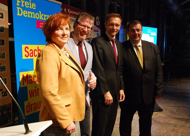 Bild: Gruppenbild mit Dame: Kathrin Tarricone, Harald Oster, Christian Lindner und Ingo Bodtke.