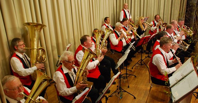 Bild: Frisch aufgespielt: Die Original Dippelsbacher Musikanten erfreuten ihr Publikum.