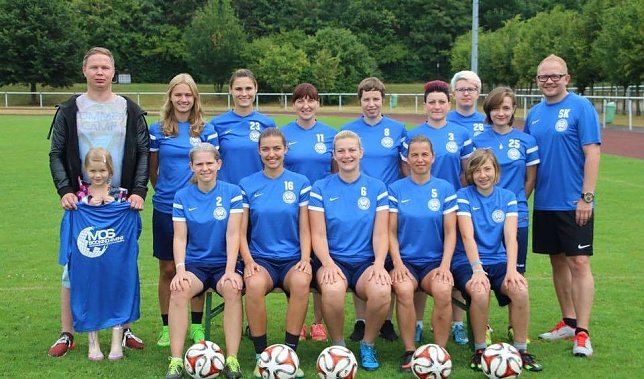 Bild: Neue T-Shirts f&uuml;r die Fu&szlig;ball-Damen