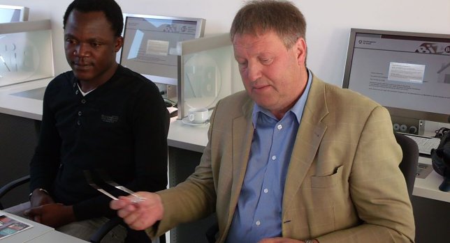 Bild: Dr. Feu&szlig;ner und Constant Konditamde beim Pressegespr&auml;ch