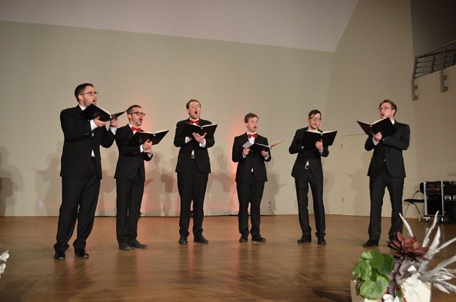 Bild: M&auml;nnervokalensemble KeinChor: David Ostermann, Lukas Doleschal, Jakob Auer, Georg Pfeiffer, Johannes Doleschal, Patrick Ostermann (v.l.n.r.)