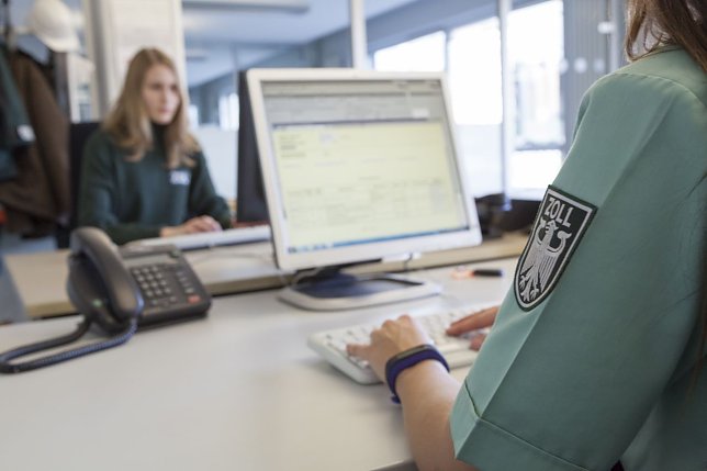 Bild: Datenverarbeitung beim Zoll