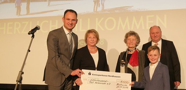 Bild: Scheck an Hoherode-F&ouml;rderverein &uuml;bergeben