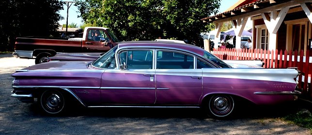 Bild: US-Cars in der Westernstadt