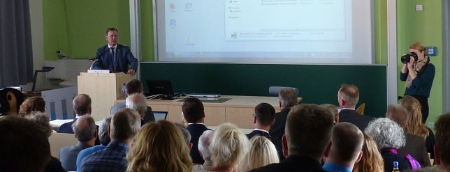 Bild: Bodo Ramelow pl&auml;diert f&uuml;r Forschungszentrum in Nordhausen