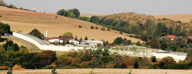 Bild: Die Justizvollzugsanstalt Volkstedt aus Richtung Westen.