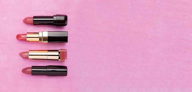 Bild: Stark belastet mit Mineral&shy;&ouml;len und Co (von oben Catrice, Chanel, Max Factor X, Artdeco) 