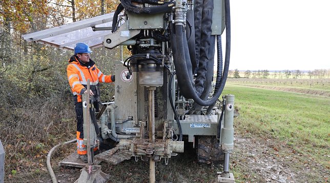 Bild: Das Bohrger&auml;t im Einsatz in einer anderen Region