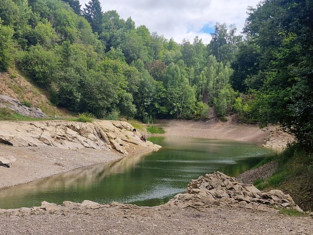 Bild: In der N&auml;he von Tanne befindet sich der "blaue See", der bei unserem Besuch eher gr&uuml;n aussah.