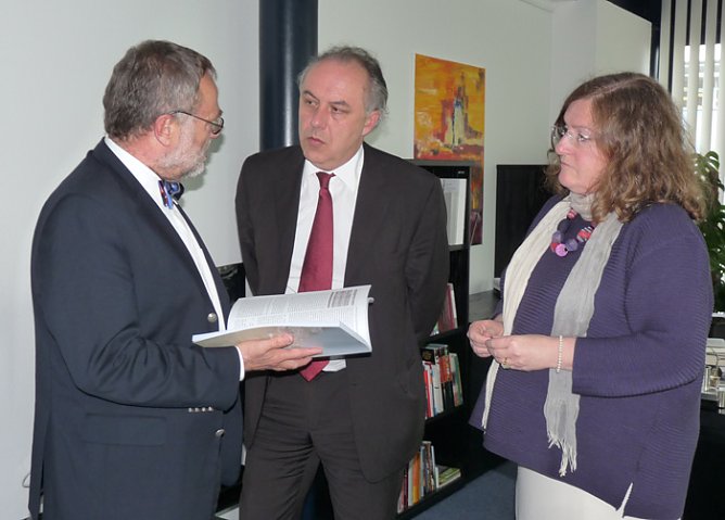 Übergabe Klimakonzept (Foto: Karl-Heinz Herrmann) Übergabe Klimakonzept (Foto: Karl-Heinz Herrmann)