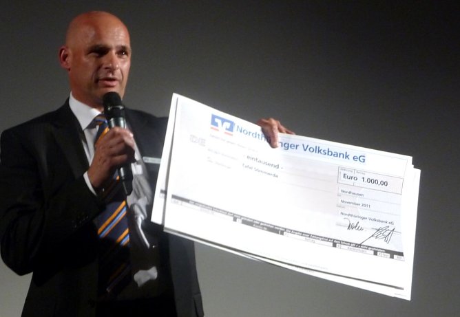 Geld f&uuml;r Nordth&uuml;ringer Tafeln (Foto: nnz)