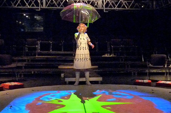 Die Königin der Farben (Foto: Wolfgang Kurima Rauschning) Die Königin der Farben (Foto: Wolfgang Kurima Rauschning)