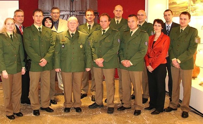 Polizei in Brennerei (Foto: Polizei) Polizei in Brennerei (Foto: Polizei)