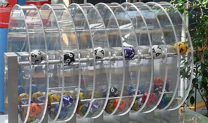 Ziehung Lose PS-Los-Sparen (Foto: Karl-Heinz Herrmann)