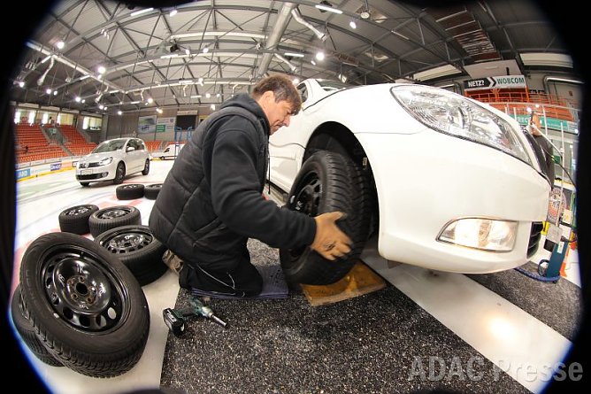 Der Reifenwechsel kann schon jetzt stattfinden, r&auml;t der ADAC  (Foto: ADAC)