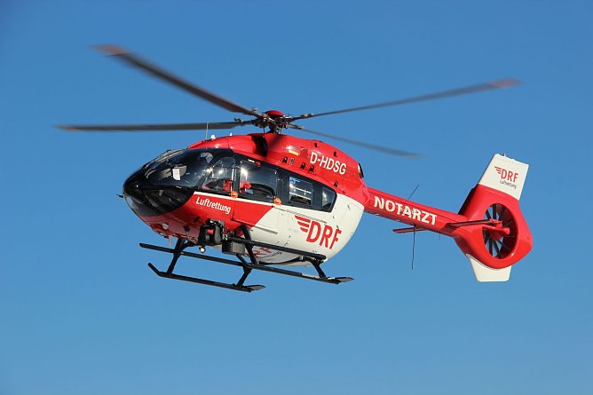 Die schnellste Rettung kommt auch bei Badeunf&auml;llen aus der Luft - zum Beispiel in Form von Christoph 37, dem Rettungshubschrauber Nordth&uuml;ringens (Foto: DRF Luftrettung)