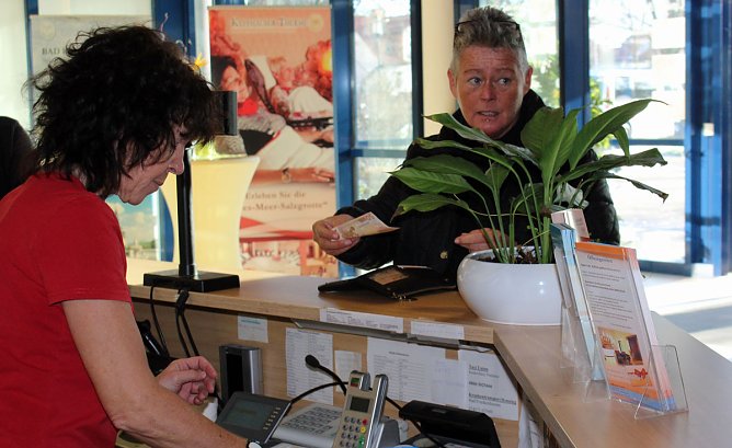 2 Millionste Besucher in der Kyffh&auml;user-Therme begr&uuml;&szlig;t! (Foto: Karl-Heinz Herrmann)
