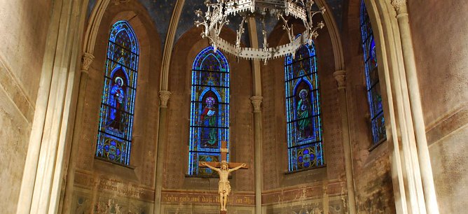 Unglaublich, was sich in Arnstedt seit Jahren tut: Viele B&uuml;rger des Ortes spenden Geld f&uuml;r die Sanierung der Kirchenfenster. Eine pr&auml;chtige Kirche ist der Lohn, &uuml;ber den sich auch die Nicht-Kirchg&auml;nger freuen. Hinter dem Erfolg stecken ihren Ort liebende Handarbeitsfrauen. (Foto: Jochen Miche)