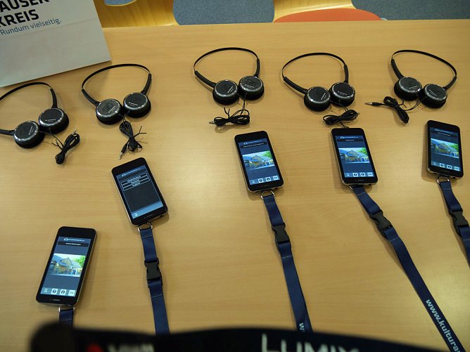 Audio-Guide für Barbarossahöhle übergeben (Foto: Landratsamt Kyffhäuserkreis) Audio-Guide für Barbarossahöhle übergeben (Foto: Landratsamt Kyffhäuserkreis)