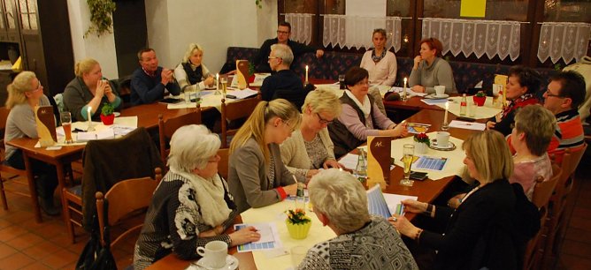 Die Hettstedter Innenstadtgemeinschaft besprach Vorhaben, mit denen der Einkauf im Zentrum attraktiver werden kann. (Foto: Jochen Miche)
