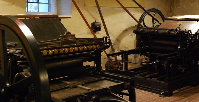 Blick in das sensationelle technische Denkmal "Historische Druckerei Heise" in Hettstedt (im Bild: Schnellpressen von 1889 und 1899, deren Erfinder Friedrich K&ouml;nig aus Eisleben und sein Partner Andreas Bauer waren). Der Druckereiverein wird dank des Geldes aus dem Zukunftsfonds die Sachsen-Anhalt-Tage, das Reformationsjubil&auml;um und andere Ereignisse mit Technik und Drucken vor Ort bereichern. (Foto: Jochen Miche)