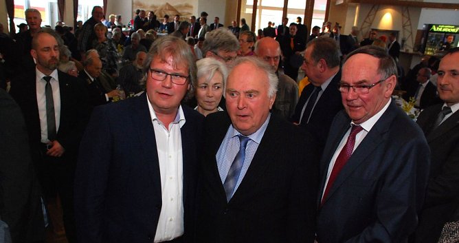 Weggef&auml;hrten, die das Land Sachsen-Anhalt mit gepr&auml;gt haben: Jens Bullerjahn, Prof. Dr. Wolfgang B&ouml;hmer und Karl-Heinz Daehre (v. l.). (Foto: Jochen Miche)