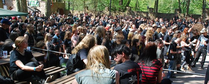 Drei Tage Sonnenschein und super Stimmung beim Darktroll Festival 7 auf der Burg Bornstedt. Ein phantastisches Musikprogramm begeisterte. (Foto: Jochen Miche)
