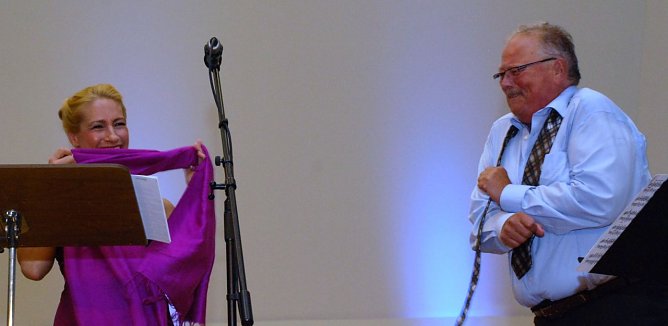 K&ouml;stlich: die Dresdner Operettens&auml;ngerin Jeanette Oswald und der fr&uuml;here Sangerh&auml;user Oberb&uuml;rgermeister Fritz-Dieter Kupfernagel. (Foto: Jochen Miche)