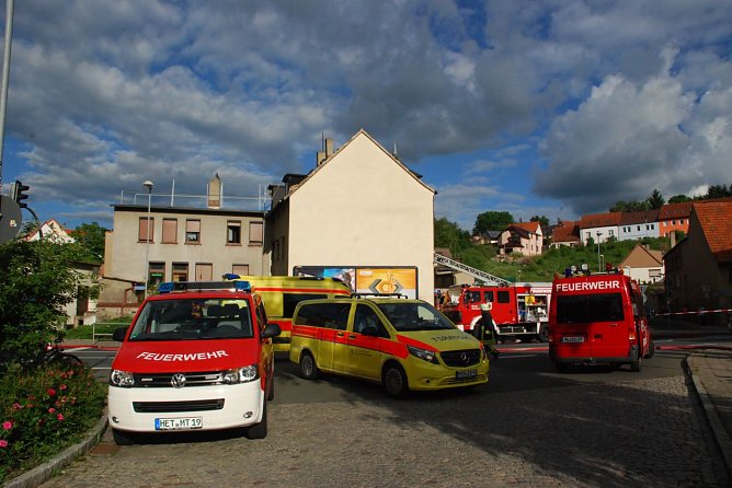 Himmel, was f&uuml;r ein Himmel! Was &uuml;ber den D&auml;chern schwebt, ist kein Rauch, sondern sind Wolken. (Foto: Jochen Miche)