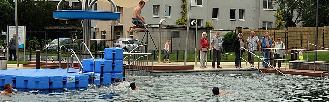 Solewasser-Vitalpark feierlich eingeweiht (Foto: Karl-Heinz Herrmann) Solewasser-Vitalpark feierlich eingeweiht (Foto: Karl-Heinz Herrmann)