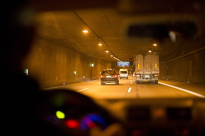 Dunkelheit, Enge, kein Ende in Sicht � die Fahrt durch den Tunnel l&ouml;st bei vielen Unbehagen aus. (Foto: ADAC)