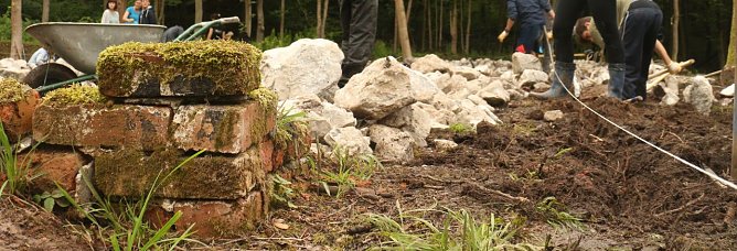 Geschichte sichtbar machen - International Summer Camp an der Gedenkst&auml;tte Mittelbau Dora (Foto: Angelo Glashagel)