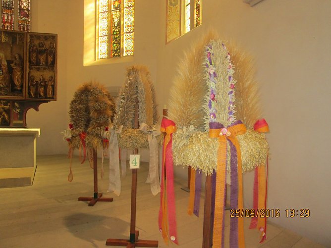 Sch&ouml;n anzuschauen, die Erntekronen (Foto: Kathrin M&auml;del)