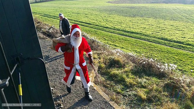 Nikolaus wird geweckt (Foto: Verein Bergwerksbahn Benndorf) Nikolaus wird geweckt (Foto: Verein Bergwerksbahn Benndorf)