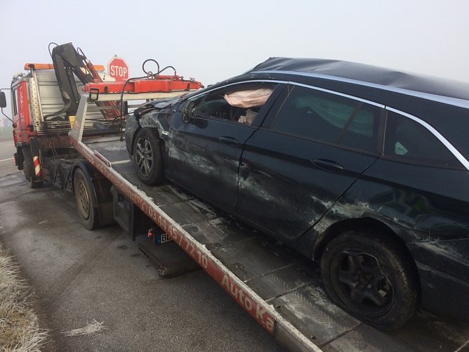 Eines der Unfallautos (Foto: Autobahnpolizei) Eines der Unfallautos (Foto: Autobahnpolizei)