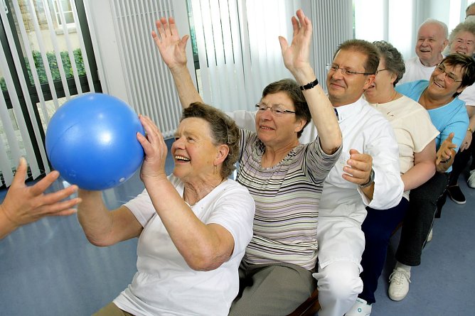 Bewegung h&auml;lt jung (Foto: Helios/G. Lakomy)