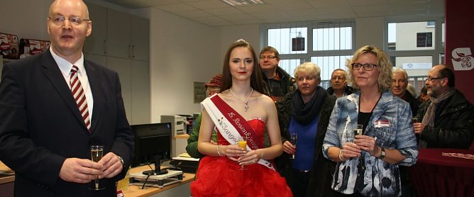 Gruppenbild mit Rosenk&ouml;nigin (Foto: Rosenstadt Sangerhausen GmbH)