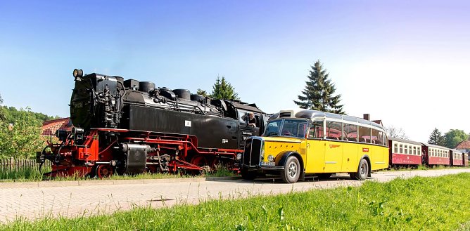 Oldtimer erg&auml;nzt Schienenersatzverkehr (Foto: HSB/Dirk Bahnsen)