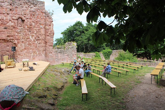 Kleinb&uuml;hne am Kyffh&auml;user eingeweiht (Foto: Karl-Heinz Herrmann)