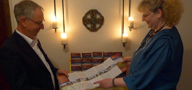 Faltbl&auml;tter liegen wieder aus (Foto: RVH)