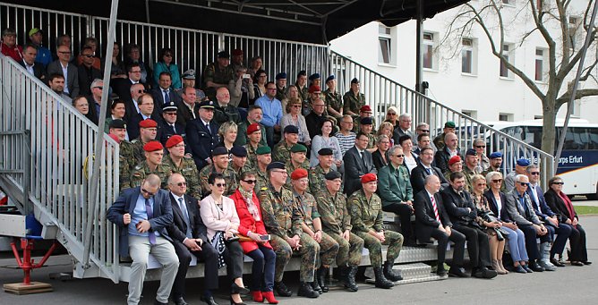 Kommandeurswechsel am Bundeswehrstandort Sondershausen (Foto: Karl-Heinz Herrmann) Kommandeurswechsel am Bundeswehrstandort Sondershausen (Foto: Karl-Heinz Herrmann)