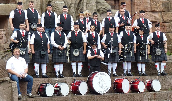 Schottische Musik vorm Kaiser Barbarossa (Foto: Stadtmarketing Bad Frankenhausen)