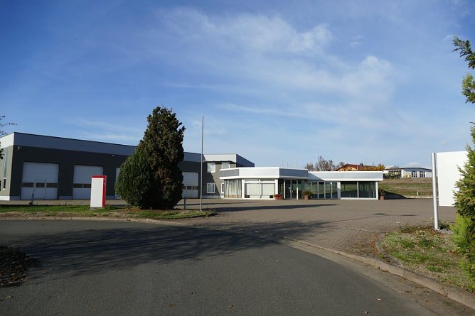 Ins ehemalige Autohaus Bahlmann werden im kommenden Jahr Europcar und der ADAC einziehen (Foto: Autohaus Peter GmbH)