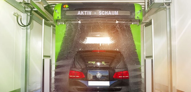 Jeder dritte Mann putzt lieber das Auto als die eigene Wohnung (Foto: HEM)