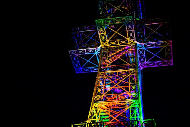 Farbenfrohes Josefskreuz (Foto: Tourismus S&uuml;dharz)