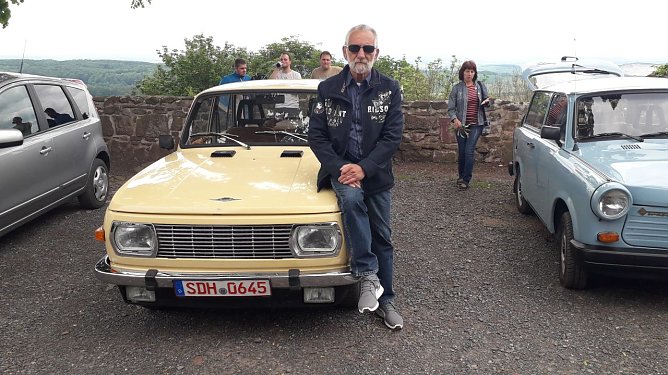 Rennfahrer ist Peter S&uuml;ssemilch schon lange nicht mehr, die Liebe zum Motorsport ist geblieben (Foto: Hubert Rein)