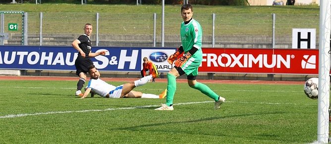 Im April musste Jan Glinker f&uuml;nfmal hinter sich greifen (Foto: Bernd Peter)