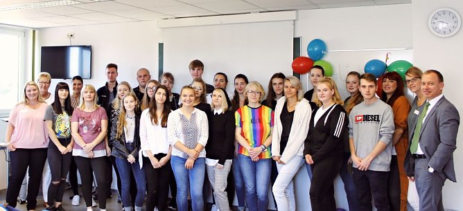 Neue Azubis begrüßt (Foto: Helios Klinik Sangerhausen, Anett Brommund-Schnabel) Neue Azubis begrüßt (Foto: Helios Klinik Sangerhausen, Anett Brommund-Schnabel)