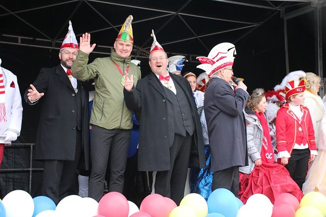 Rosenmontag auf dem Markt Sondershausen (Foto: Karl-Heinz Herrmann)