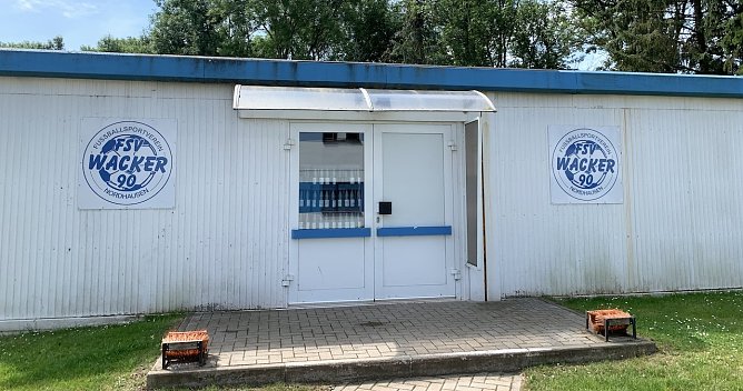 Ob hier im Herbst Oberligafu&szlig;baller ein und aus gehen h&auml;ngt nun auch vom Erfurter Anwalt Dr. Dithmar ab (Foto: nnz)